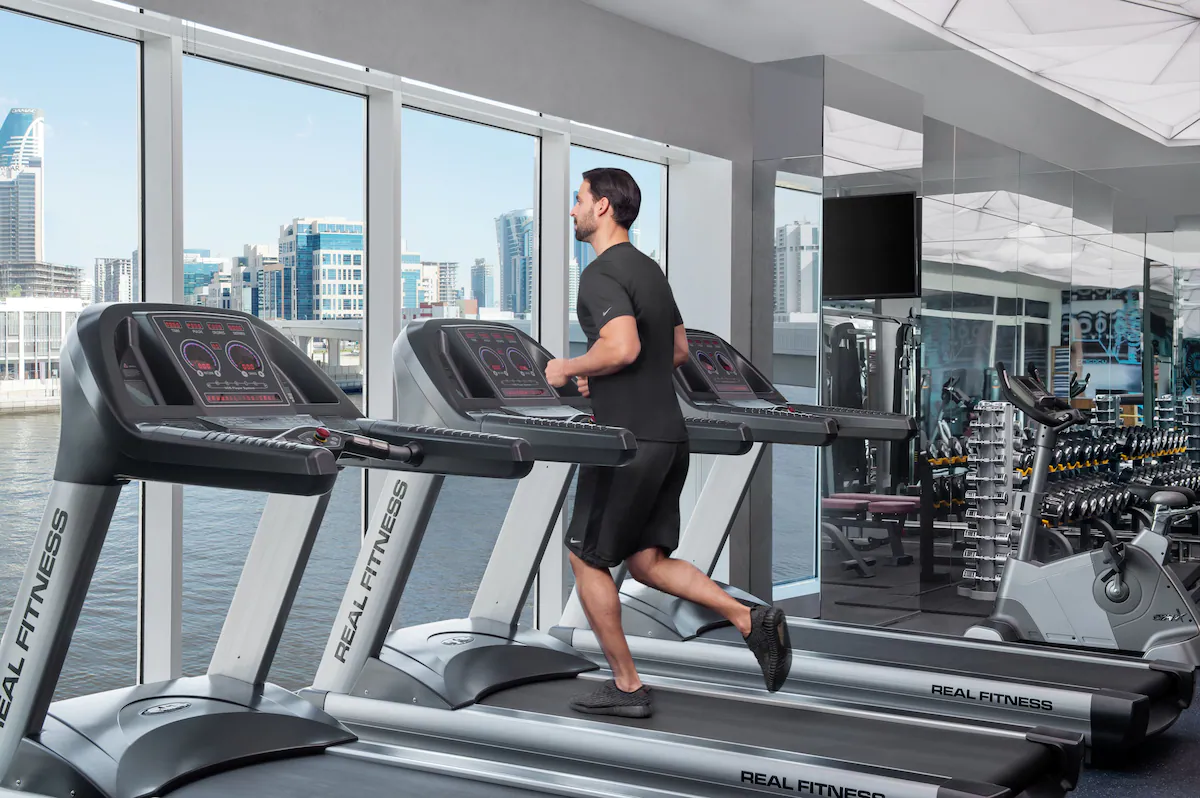 باشگاه هتل گلف کورت بیزنس بی دبی